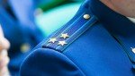 После обращения к прокурору края Сергею Столярову установлена мемориальная доска в честь погибшего участника специальной военной операции